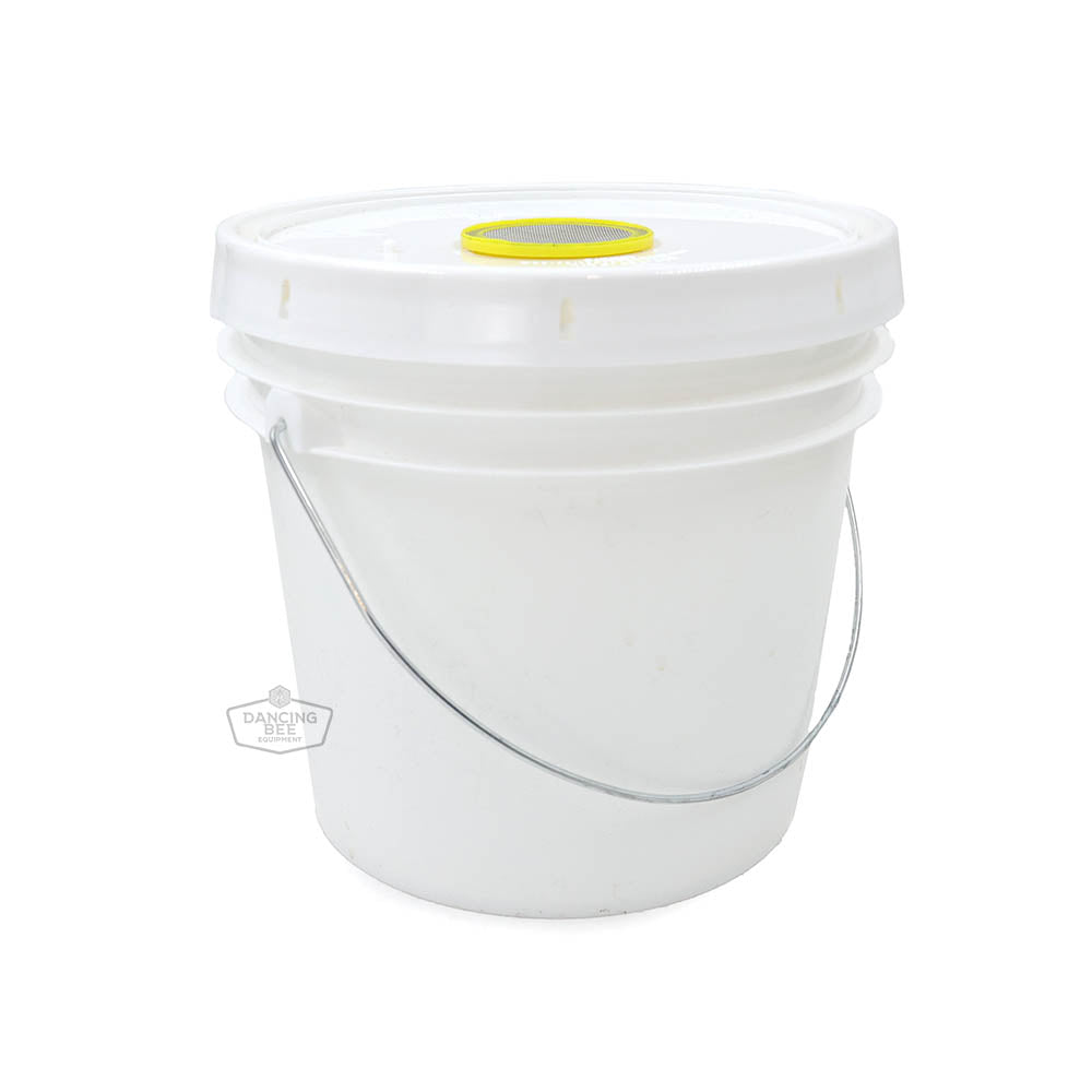 Feeder Pail with Metal Handle | 1 gallon