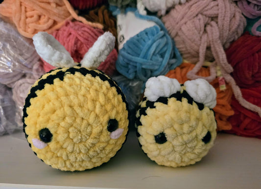 Small Crochet Honeybee